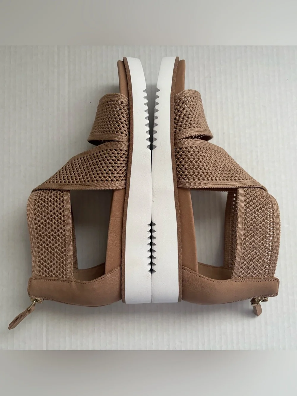 Easy Spirit Women's Wander Lightweight Strappy Sandals Taupe Arch Support Sz 8M